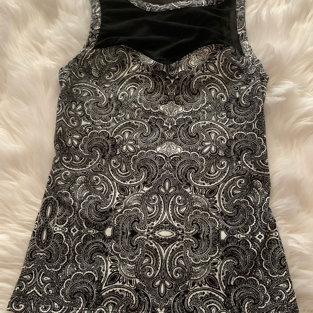 EXPRESS PAISLEY MESH SLEEVELESS SHIRT - Picture 2 of 4
